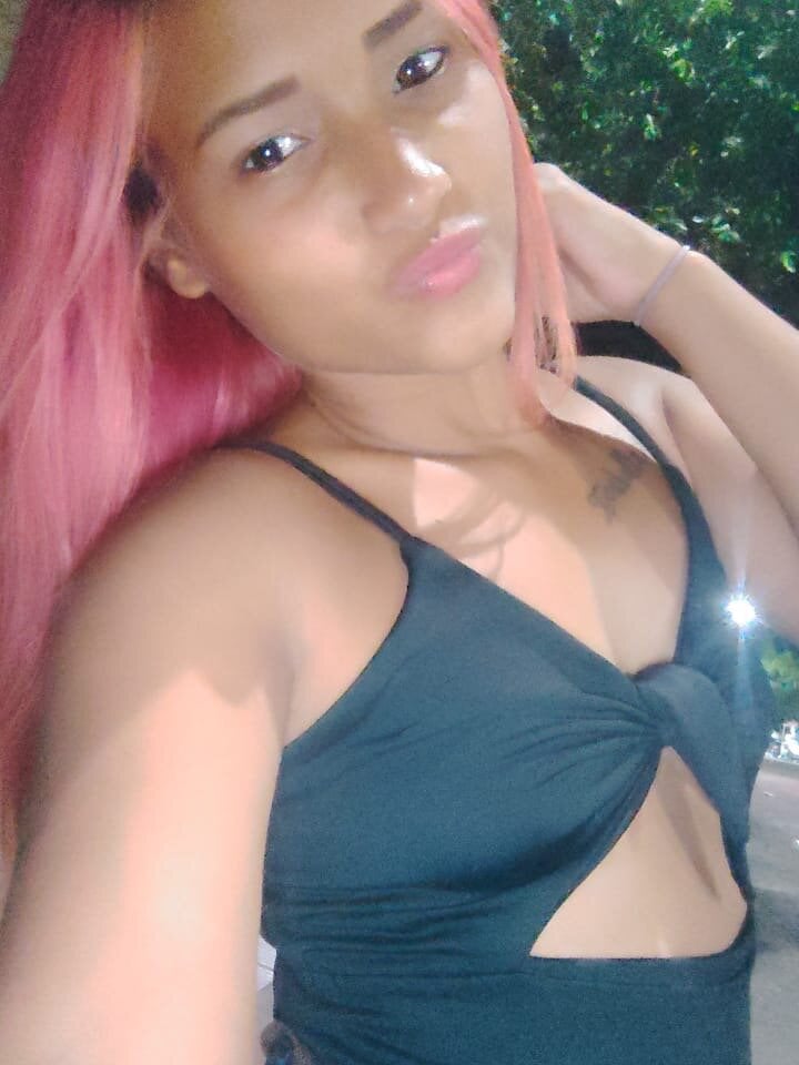 free6cams.com emelycop livesex profile in ebony cams