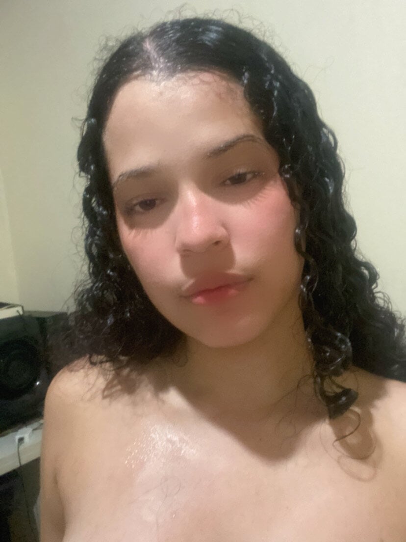 Nathaliamarqss' Offline Chat Room