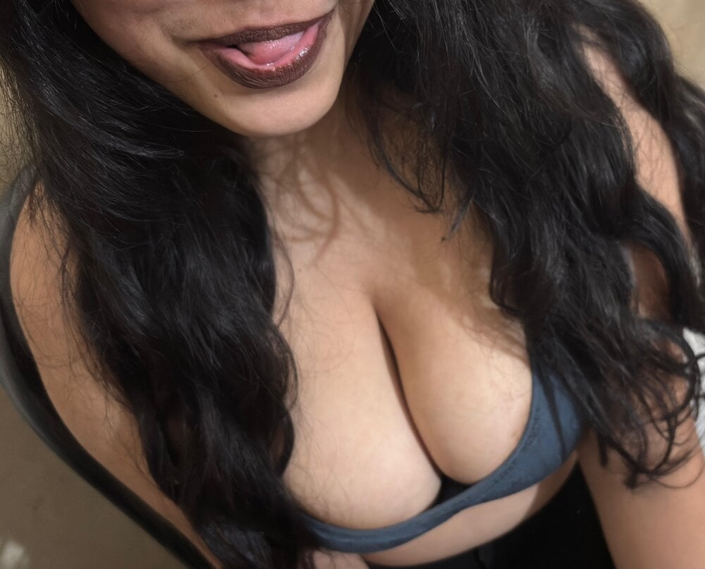 Sexy-kajal88's Offline XXX Chat