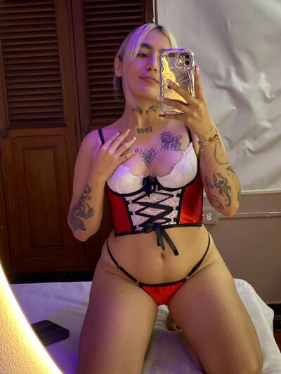 Elodie_walker