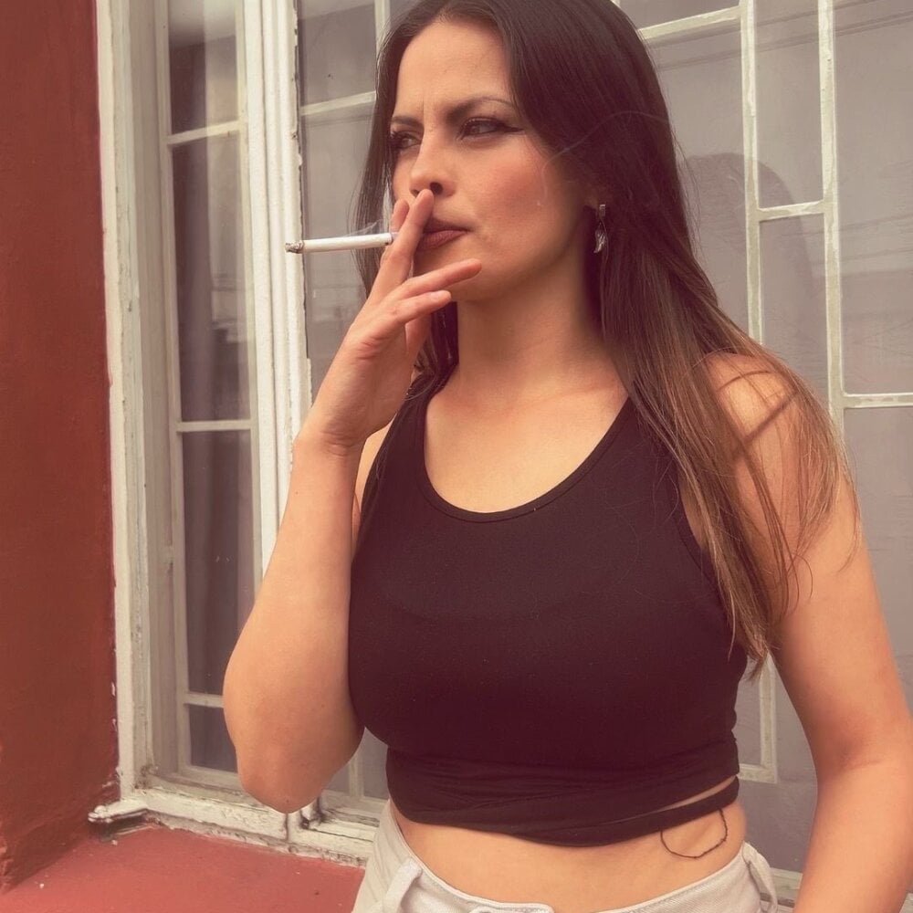 zhoelis_xx profile
