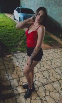 amigaa Adlı Modelin Çevrimdışı Sohbet Odası