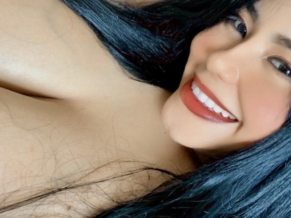 glamcambabes.com x-shanell livesex profile in spanish cams