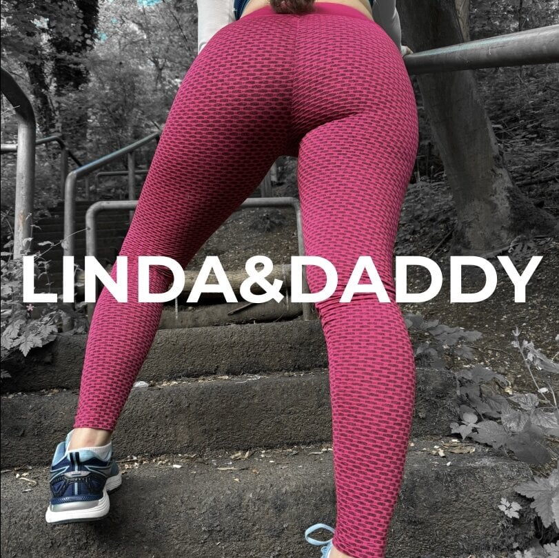 train2whor3 live cam model at StripChat