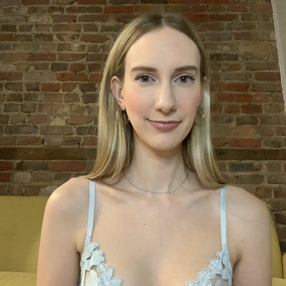 Live sex webcam photo for chloemadden #292443402