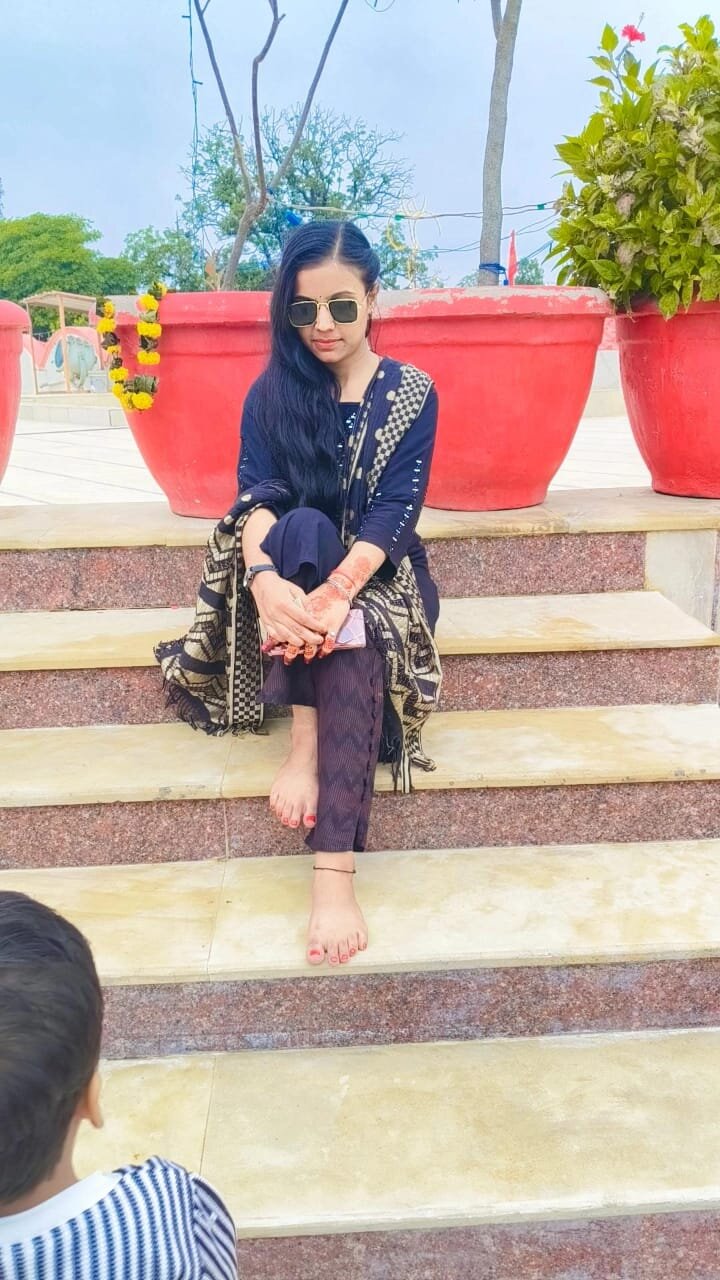 HOT_SANVI_25