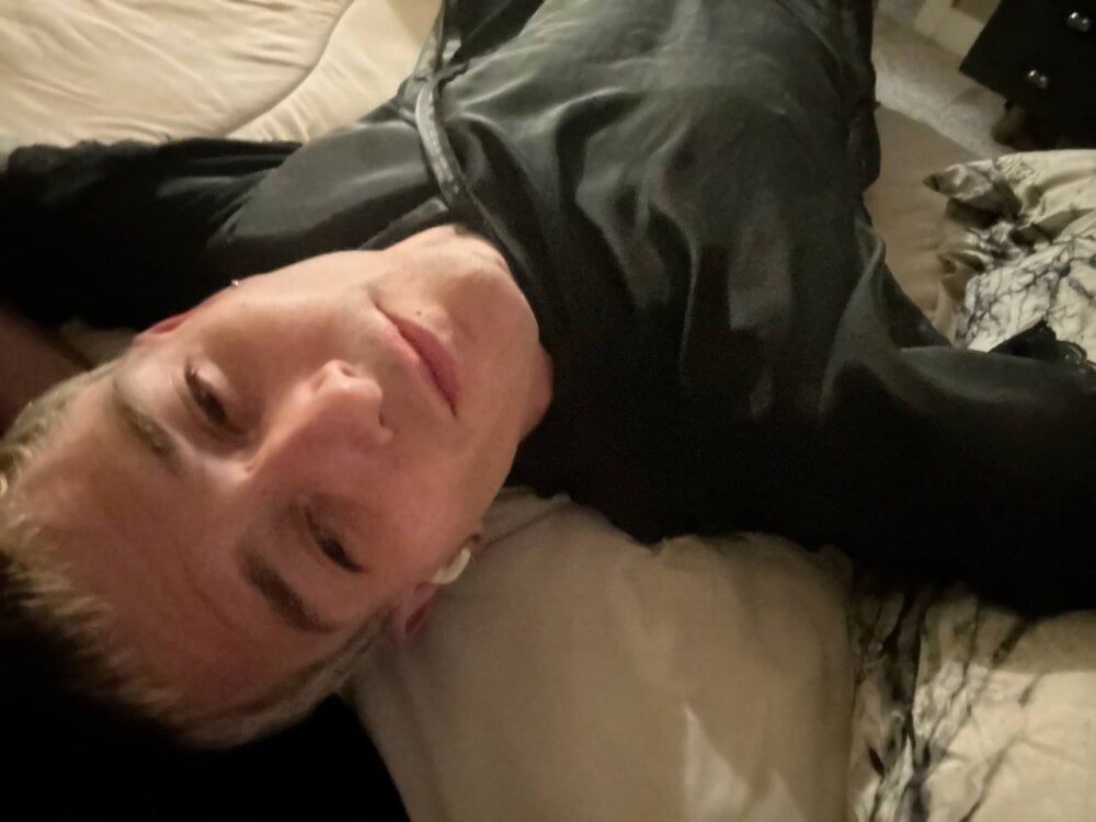 Bryguyjynxxx8815 offline XXX-chat