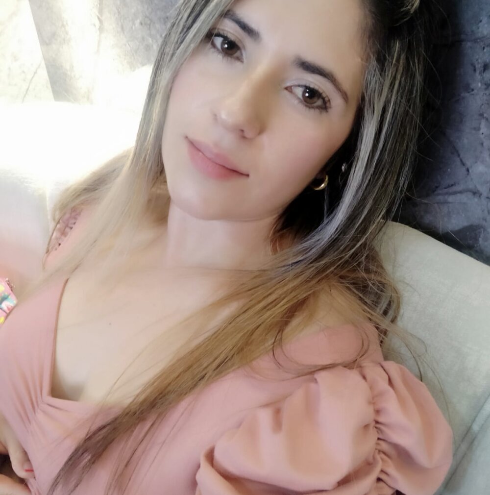 6livesex.com phoebe_tx livesex profile in spanish cams