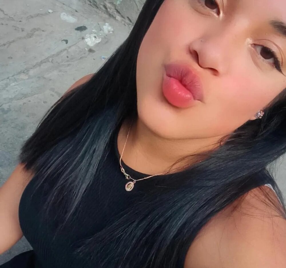 Live sex webcam photo for rosalia_t #289247935