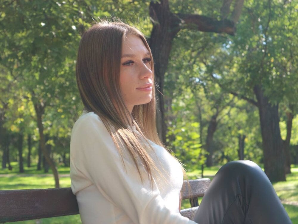 cheapadultsexcams.com heyemilly livesex profile in russia cams