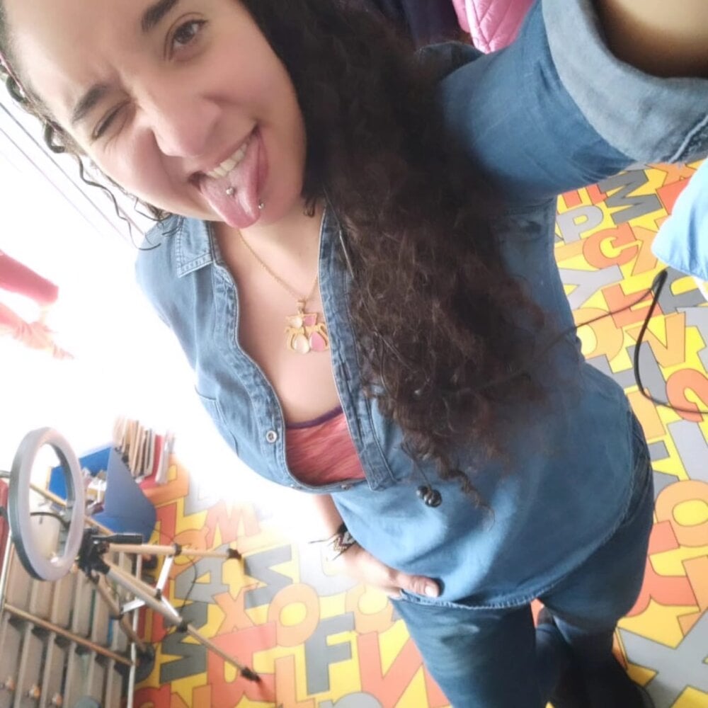 watchgirlcam.com kattysnow livesex profile in straight cams