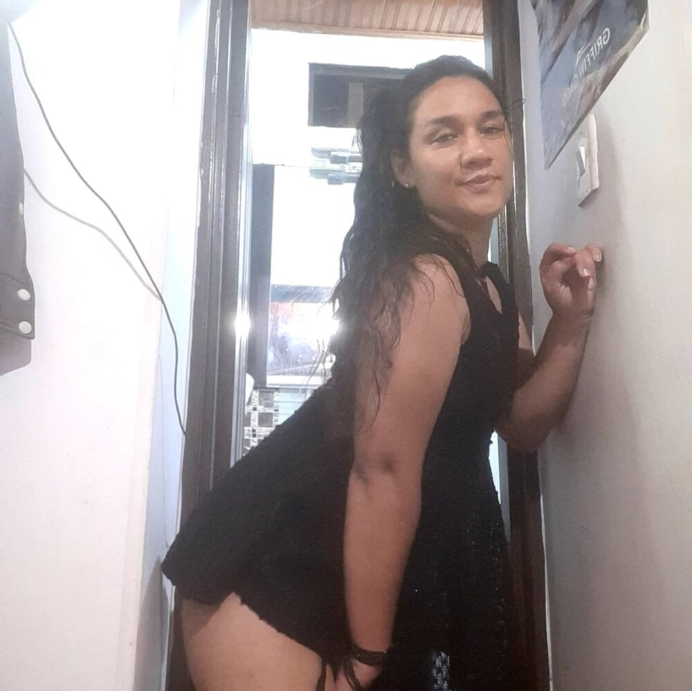 Live sex webcam photo for ambra-loveez #288971328