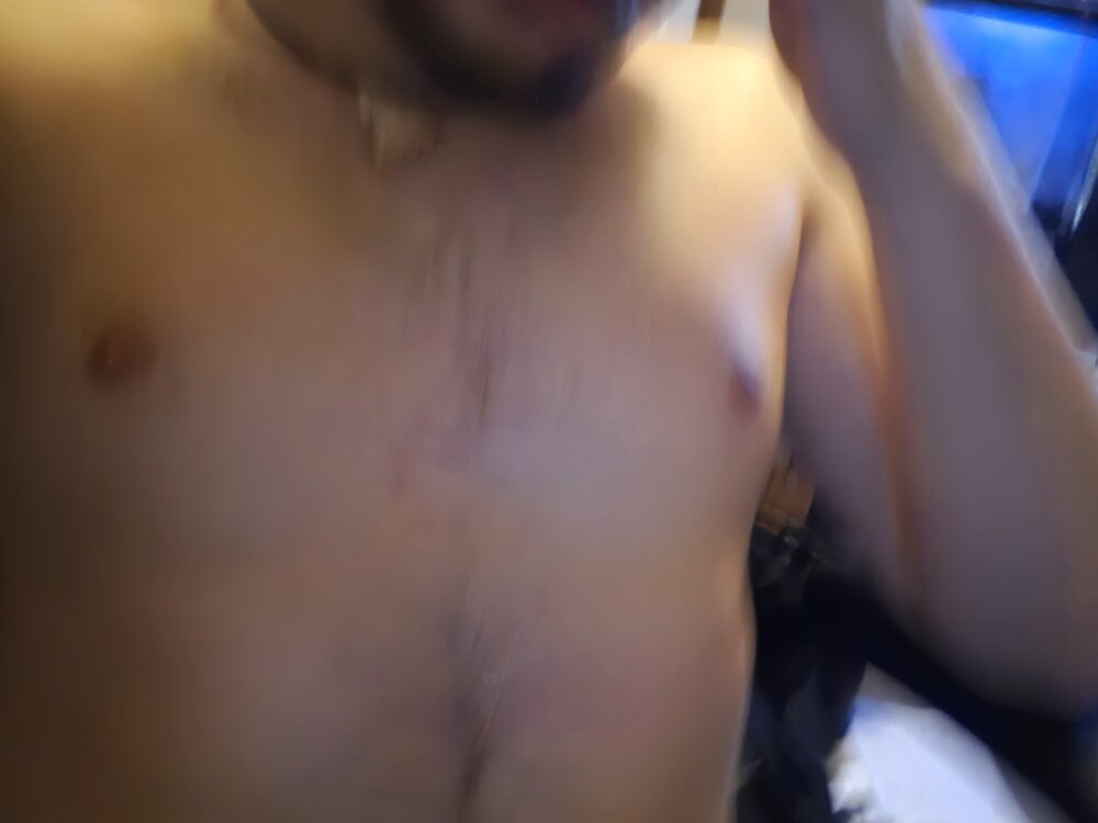 Hmmidunno111's Offline XXX Chat