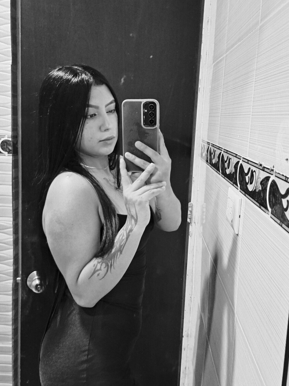 sexcam-girls.com mia-sex1 livesex profile in forest-of-whispers cams