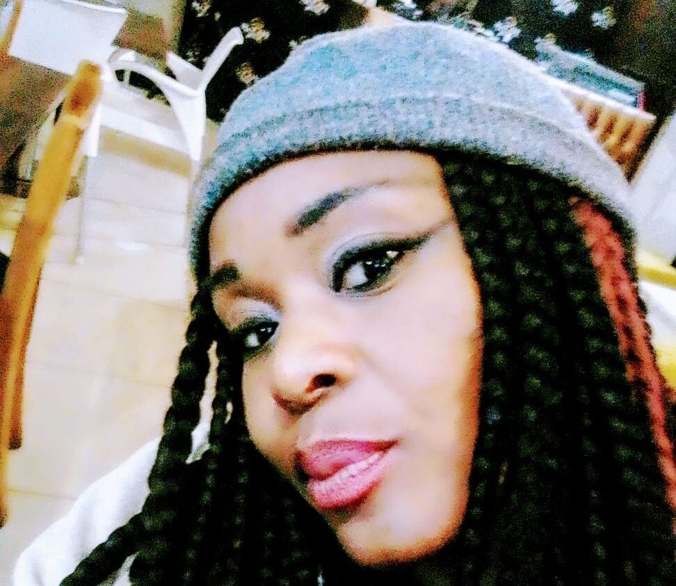 DevineChic live cam model at StripChat