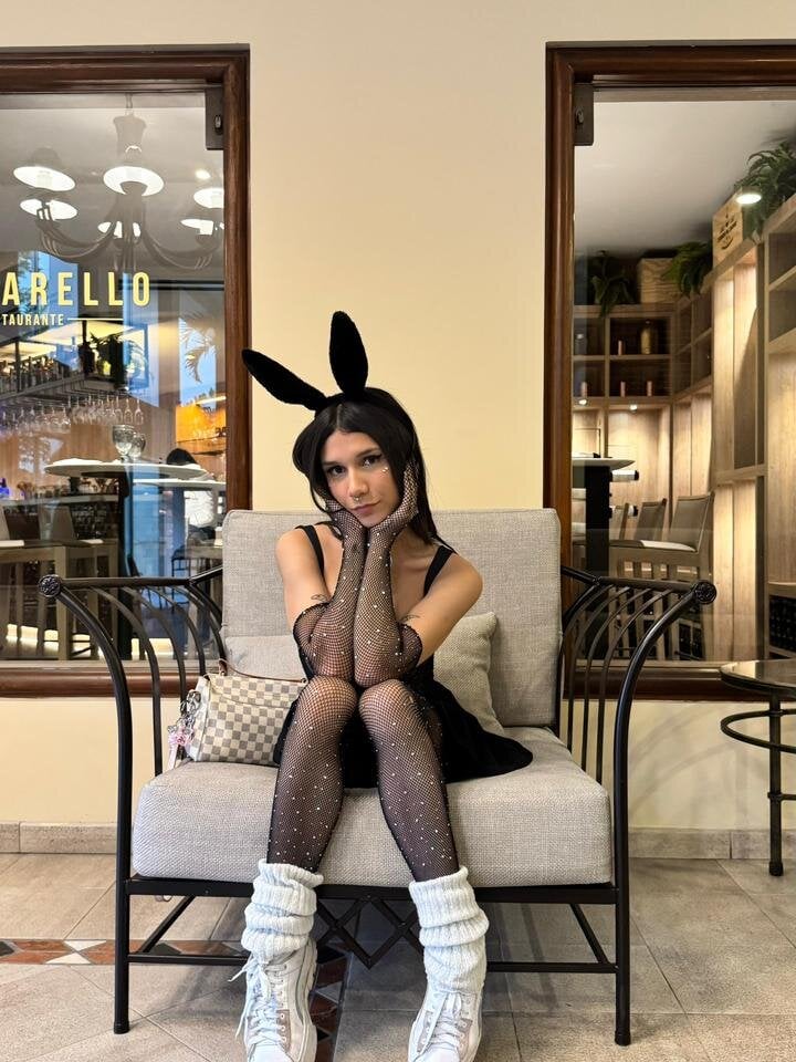 Aurora_James profile