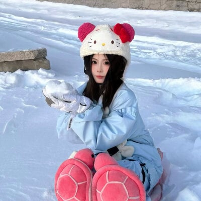 GUGU0102 Live Cam on StripChat and RICams