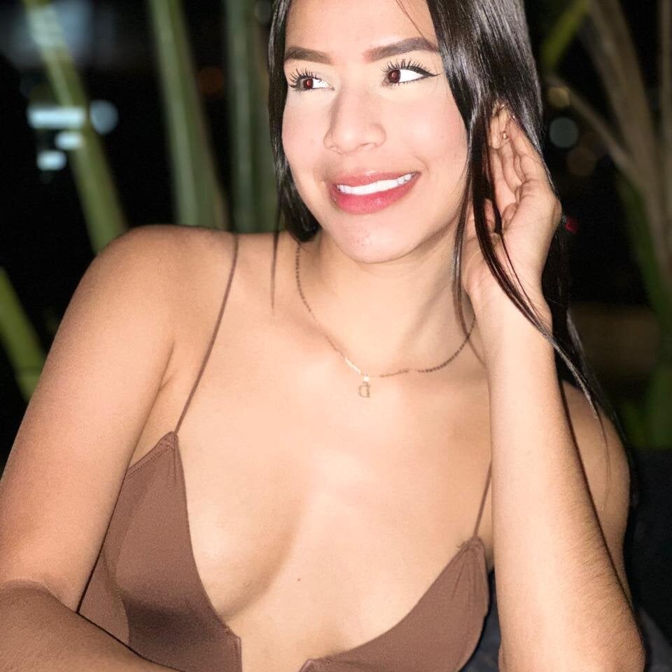 cheapadultsexcams.com martiina_1 livesex profile in straight-from-the-stars cams