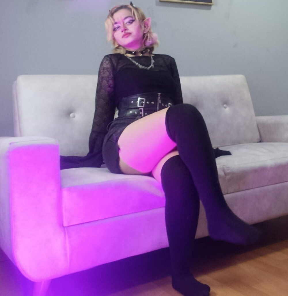 stripchat navier__ webcam profile pic via elivecams.com