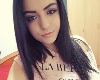 Adelline Female Smallaudience Live Cam Porn