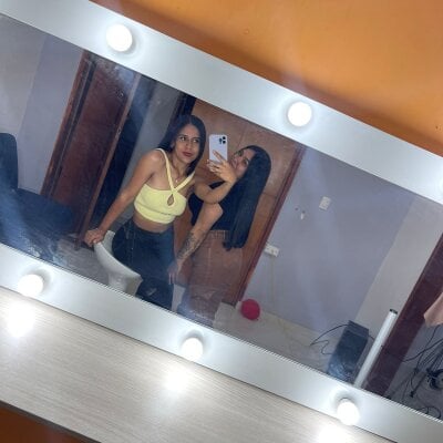 chanellsandisabella from stripchat