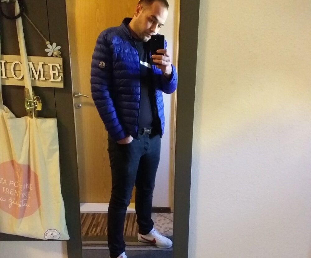 Haroona_93's Offline XXX Chat