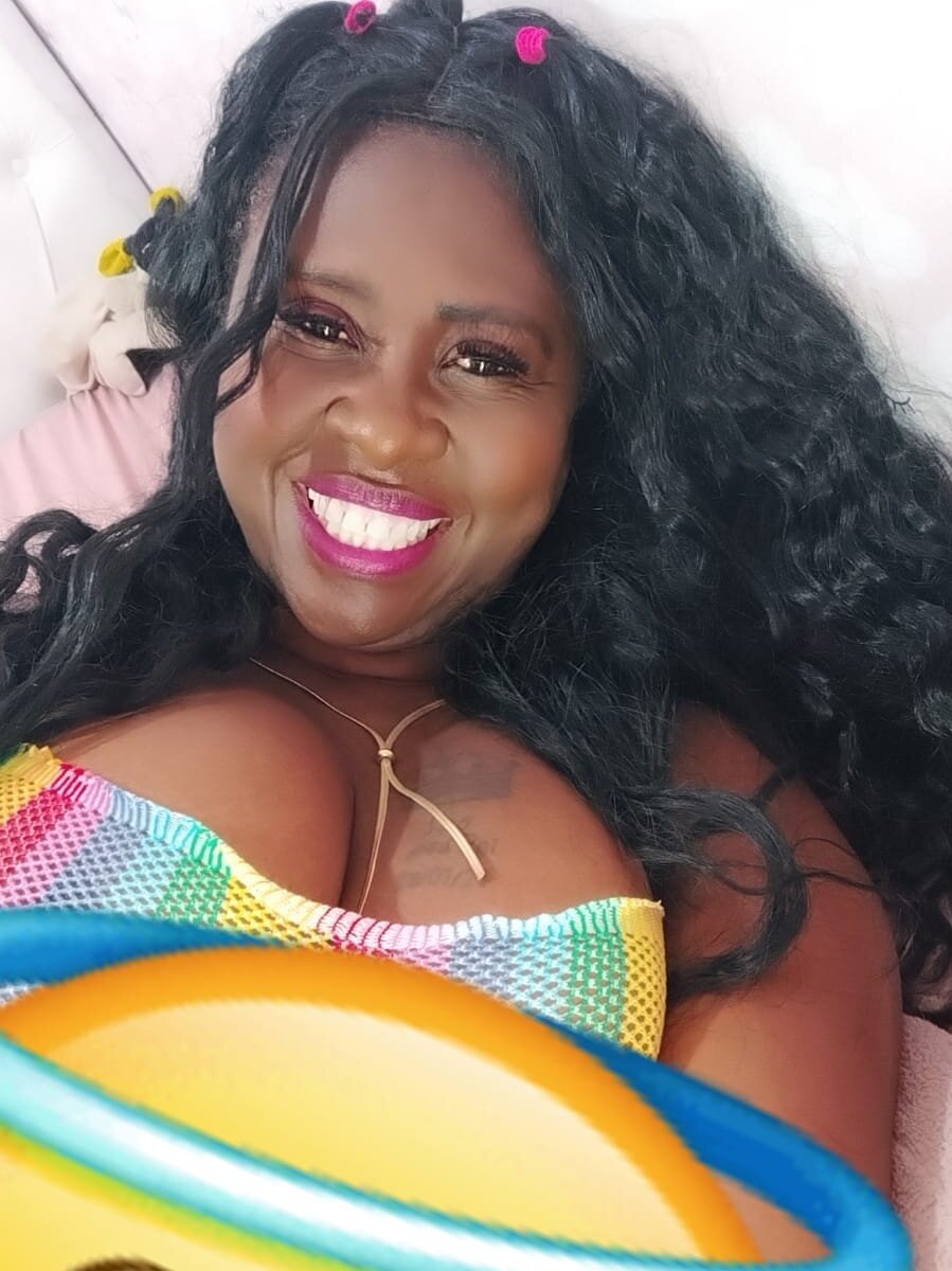 sol_pimenta webcam profile - Saint Helenian