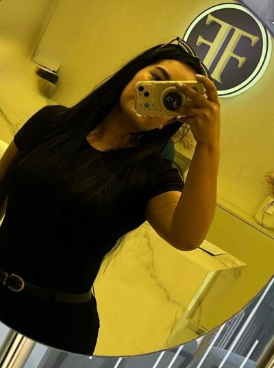 zarasizzlee from stripchat