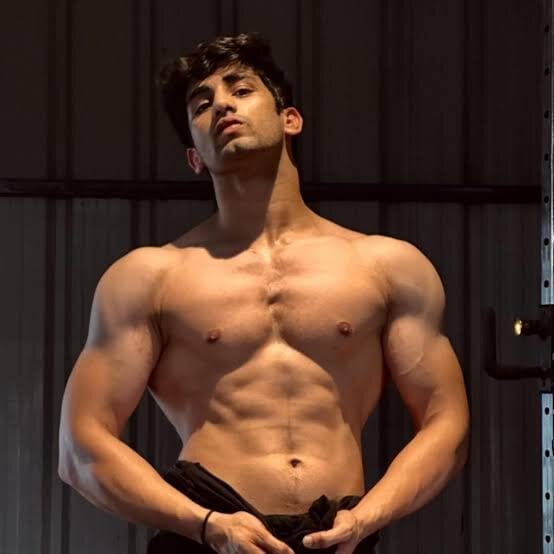 hotboyakaash from stripchat