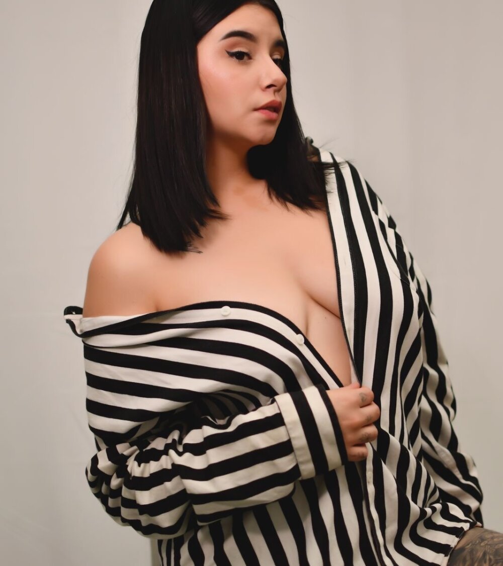 Rojasara_ 🏪 live sex cam