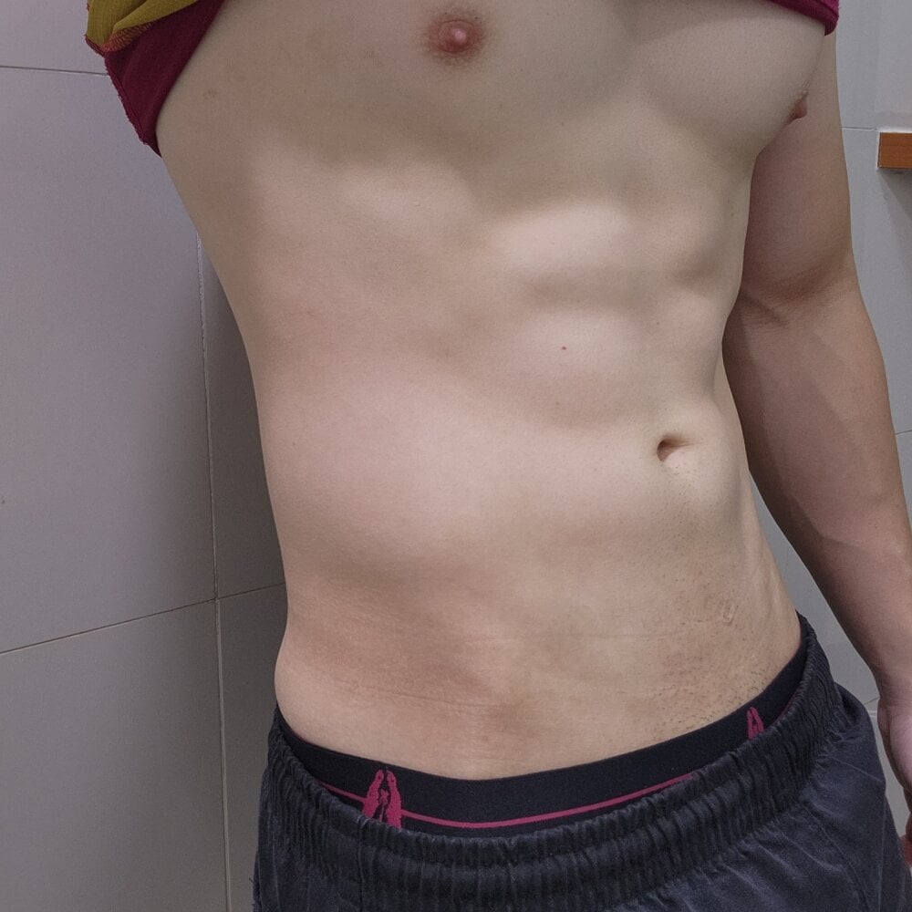 Valerious180 Adlı Modelin Çevrimdışı XXX Sohbeti