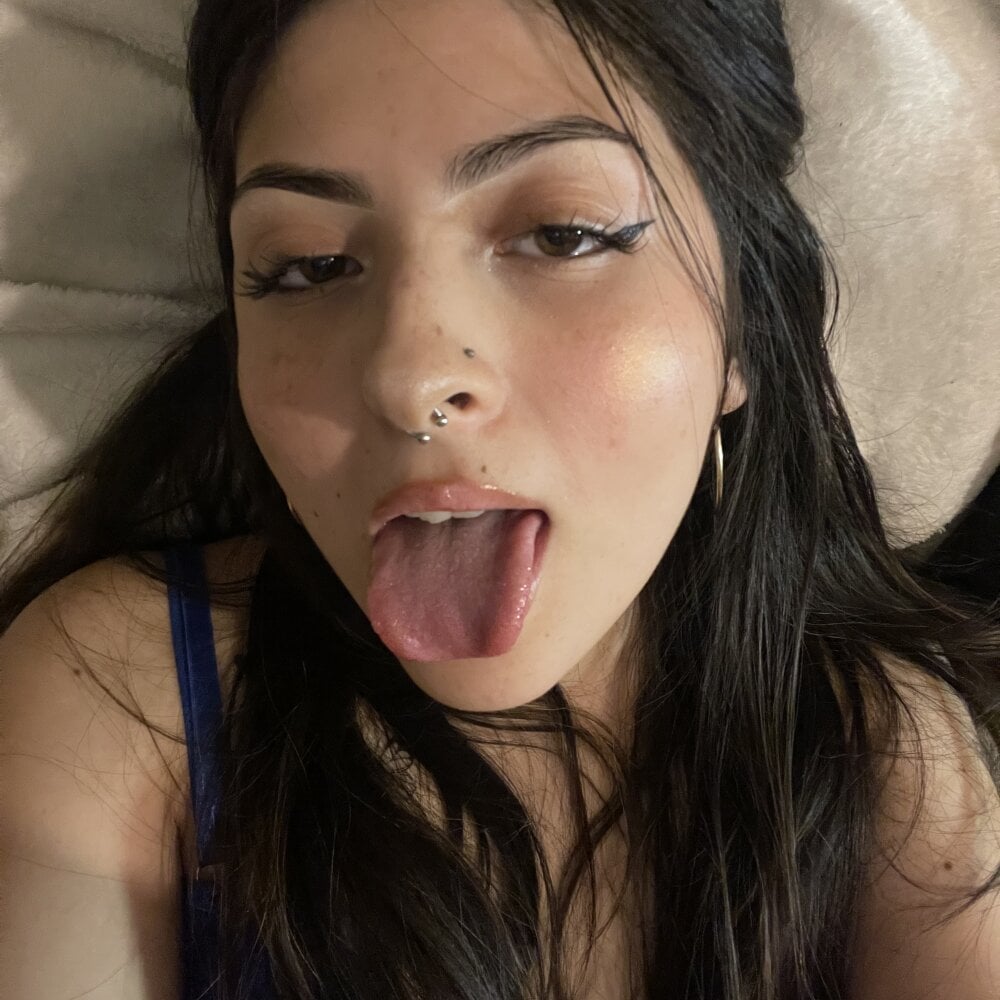 elivecams.com bri_starr livesex profile in in-neighboring-room cams