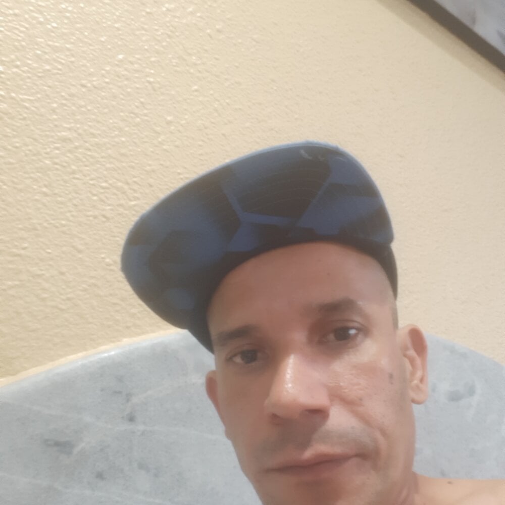 karlossan24 from stripchat