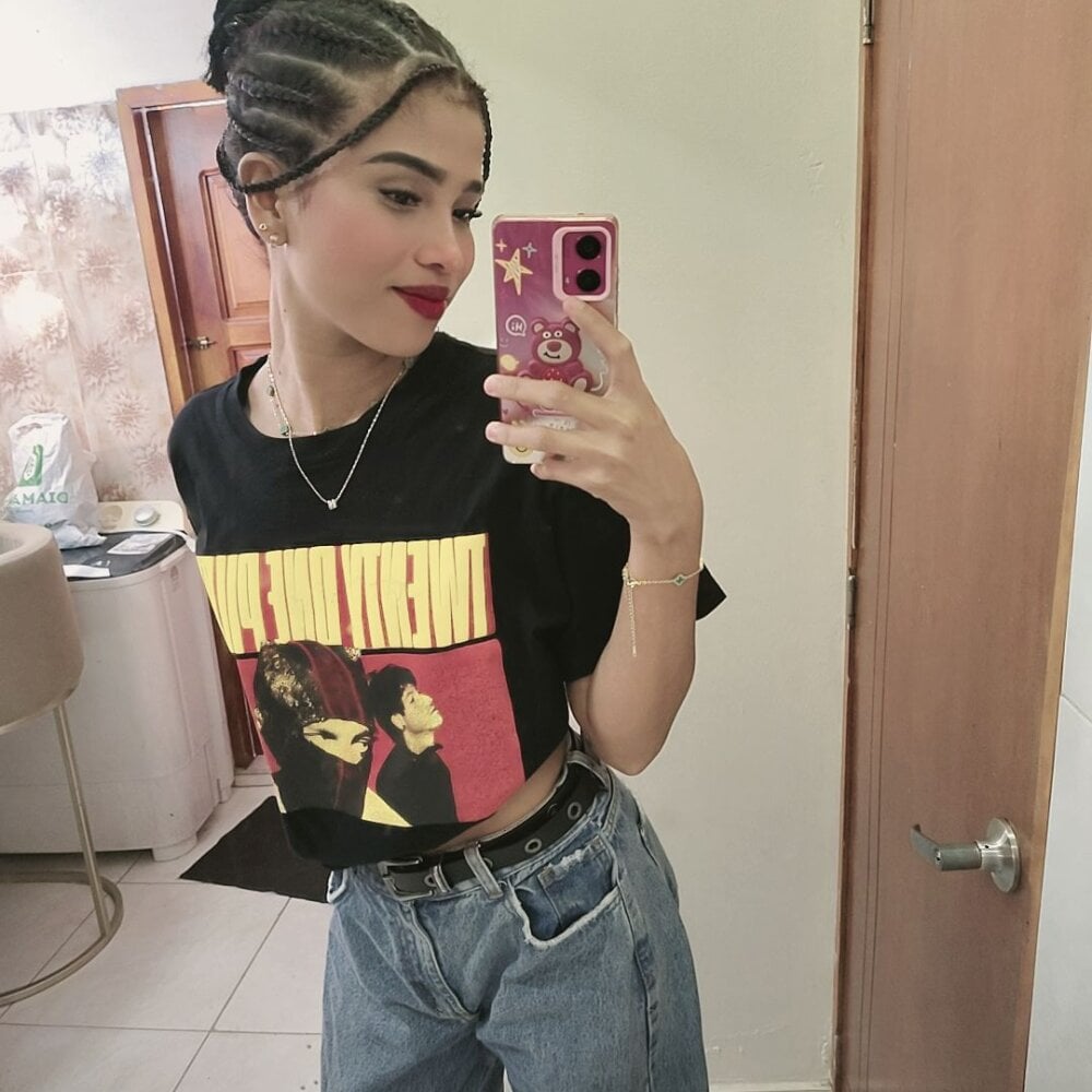 sexcam-girls.com maya_sexx1 livesex profile in bisexual cams