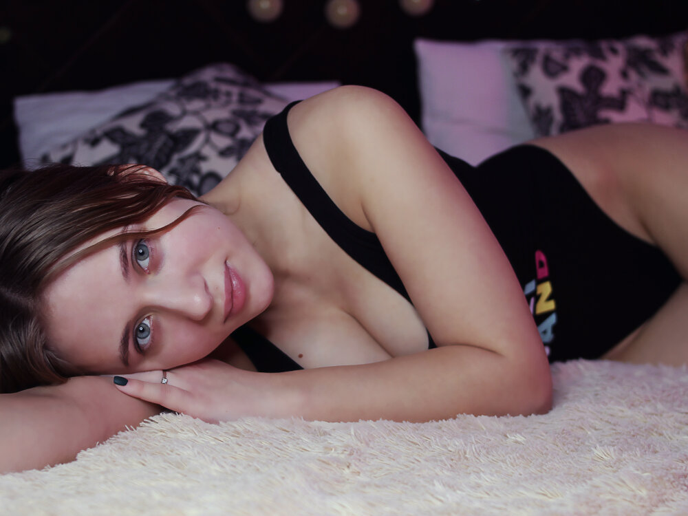 HeyBonie 🚤 naked chat