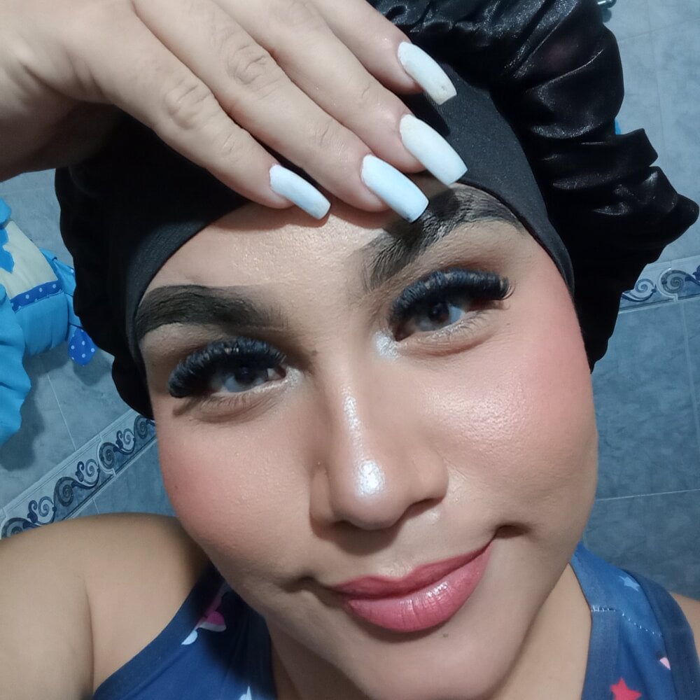 watchgirlcam.com sharlot-streme livesex profile in somewhere-in-poland cams