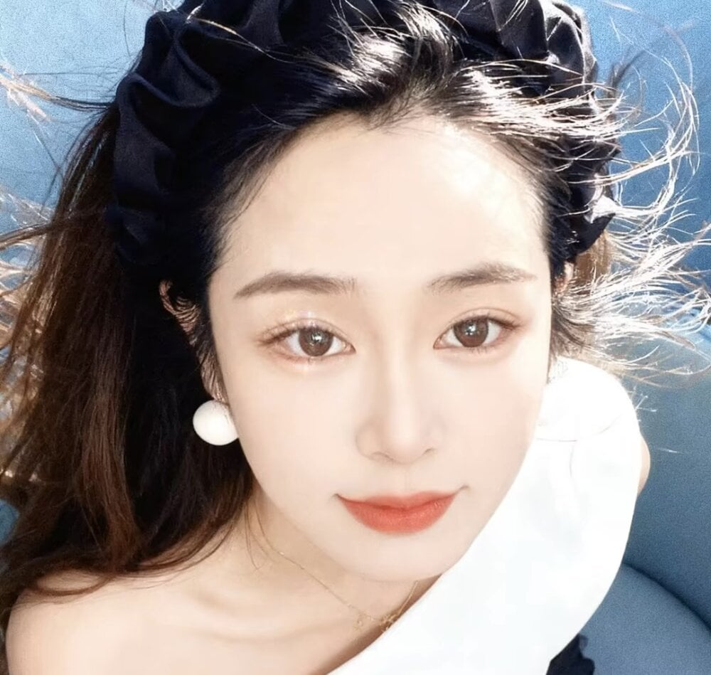 livesex.fan amelia-12301 livesex profile in land-of-pleasures cams