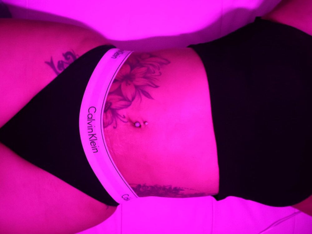 stripchat yesslove webcam profile pic via onaircams.com