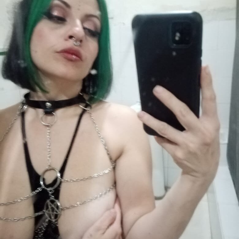 freyaa_sorcerees live cam model at StripChat