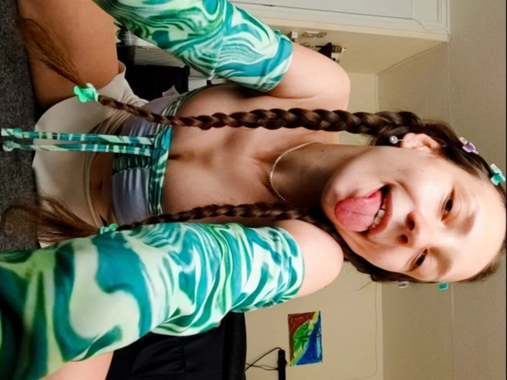 Milky_flexy_cat's Offline XXX Chat