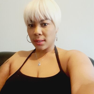 NaugthyXXXlatoya 🎹 online cam