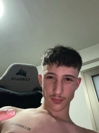 chrisst32's webcam live show