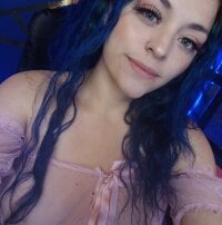 evangeline_honey's Offline Chat Room
