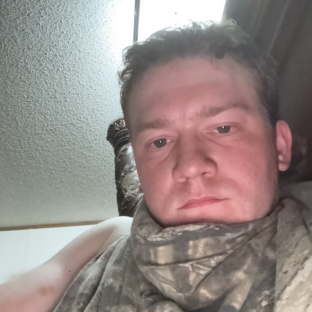 fuckmachine122333's Offline XXX Chat