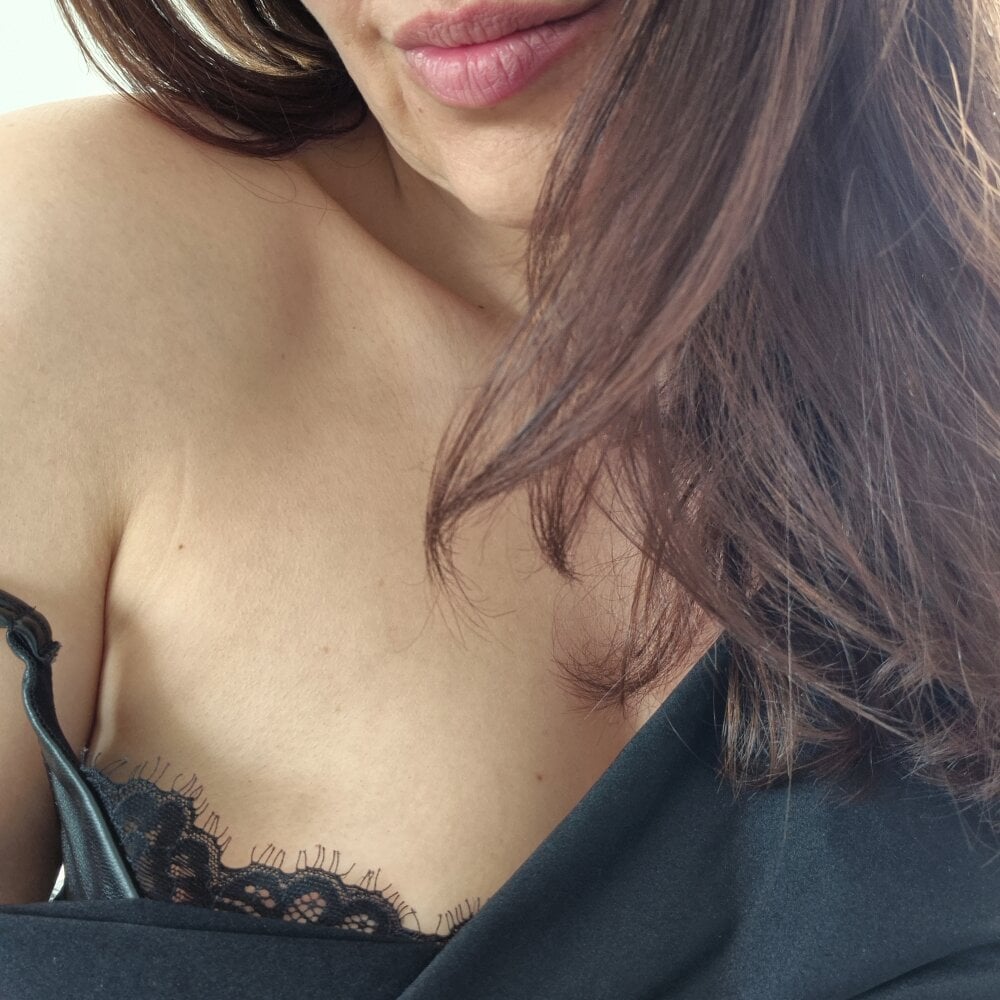 Ella_Next_Door