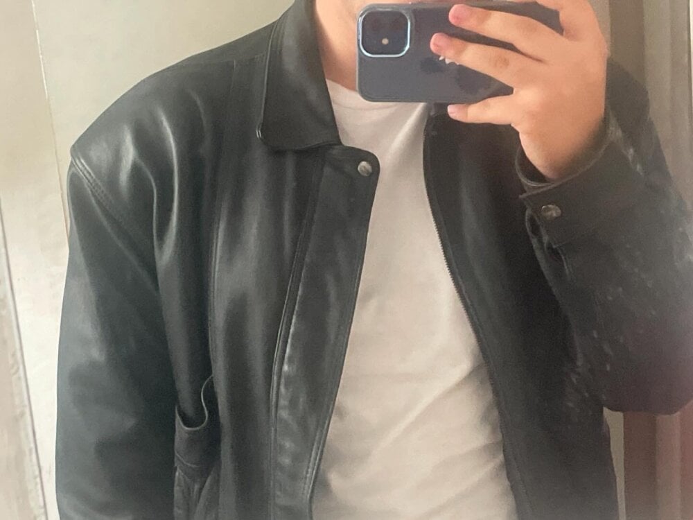 luke2704 from stripchat