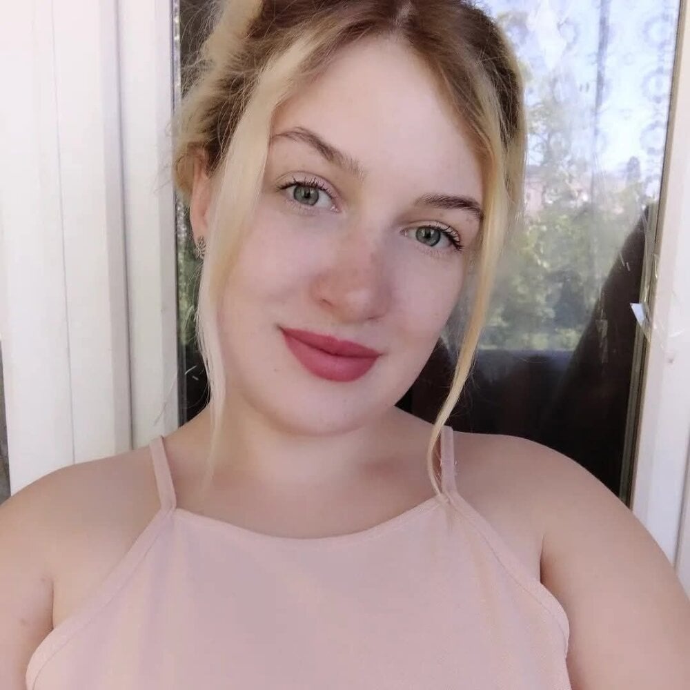 bestlivesexchat.com sweetypeache livesex profile in curvy cams