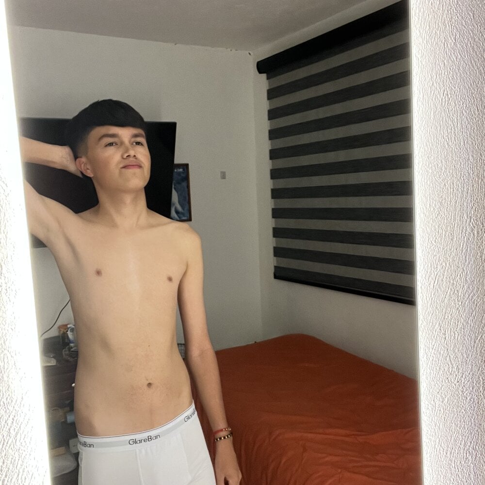 andrew_gara from stripchat