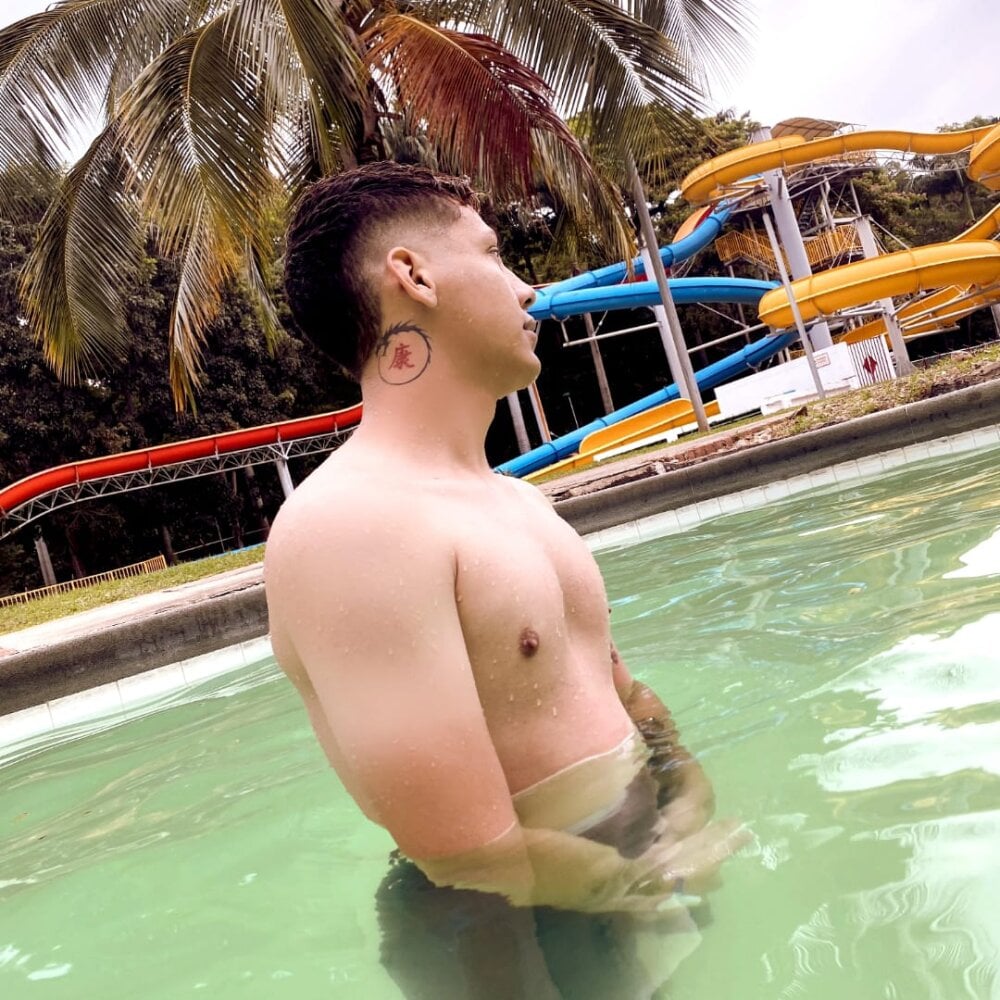 axel_hot22 profile