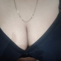 House_Wife19's webcam live show